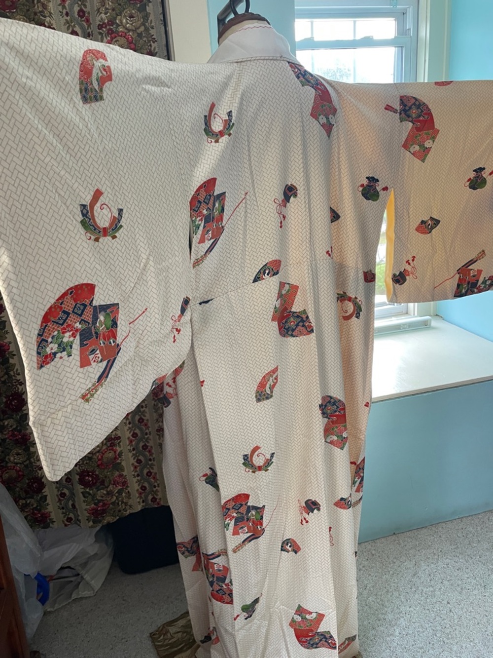 Vintage Japanese Kimono Creme with Red and Multicolor Motifs 100% Silk